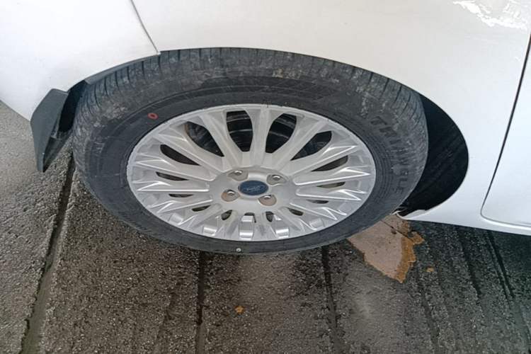 Used Ford Fiesta 2013 Hatchback 1.5L Automatic Sport Model Right Rear Wheel Hub