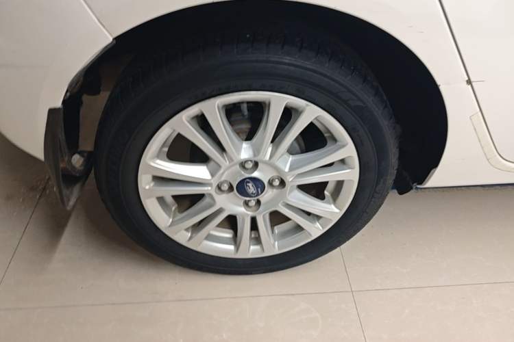 Used Ford Fiesta 2013 Hatchback 1.5L Automatic Fashion Edition Right Rear Wheel Hub