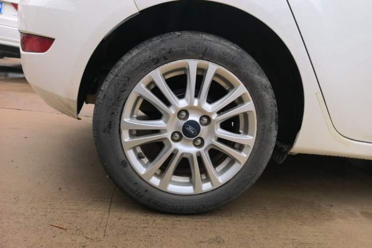 Used Ford Fiesta 2013 Hatchback 1.5L Automatic Fashion Edition Right Rear Wheel Hub