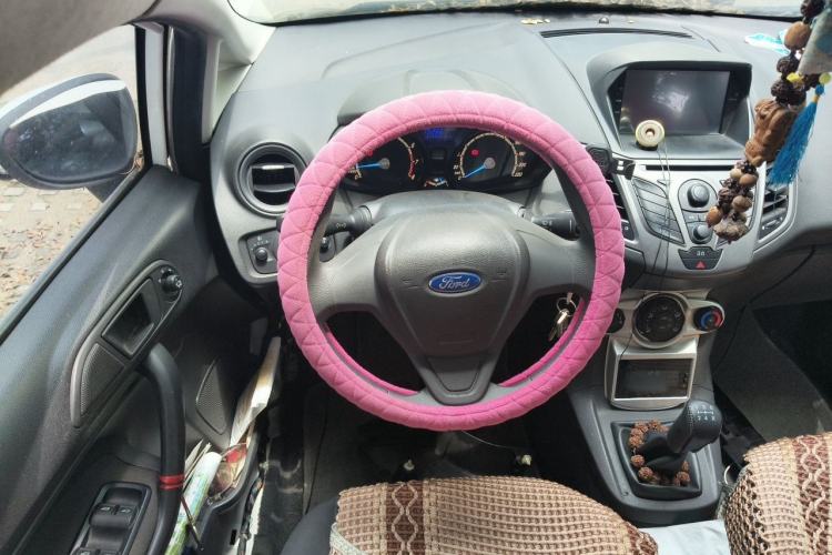 Used Ford Fiesta 2013 Sedan 1.5L Manual Fashion Edition Steering Wheel