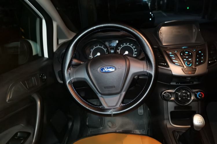 Used Ford Fiesta 2013 Sedan 1.5L Manual Fashion Edition Steering Wheel