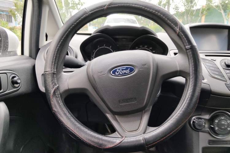Used Ford Fiesta 2013 Sedan 1.5L Manual Fashion Edition Steering Wheel