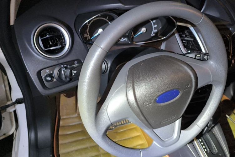 Used Ford Fiesta 2013 Hatchback 1.5L Automatic Fashion Edition Steering Wheel