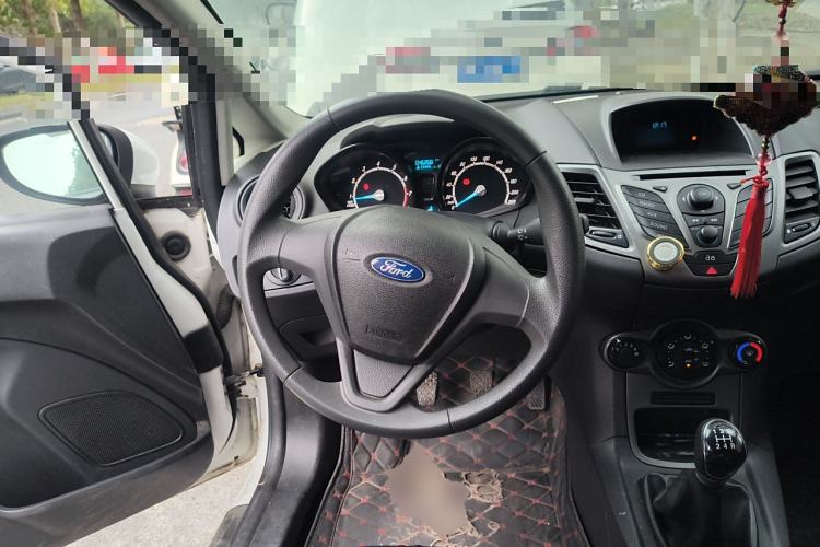 Used Ford Fiesta 2013 Sedan 1.5L Manual Fashion Edition Steering Wheel