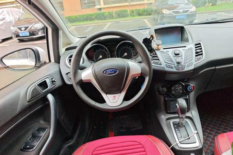 Used Ford Fiesta 2013 Hatchback 1.5L Automatic Fashion Edition Steering Wheel