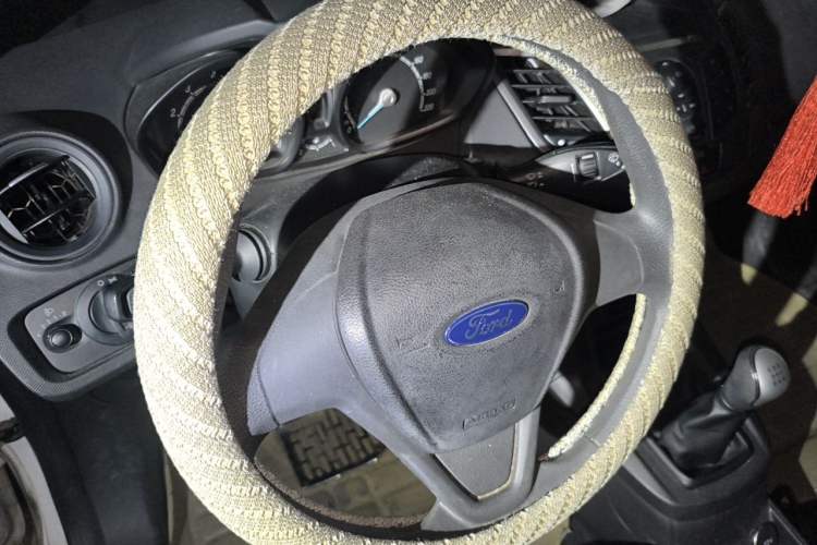 Used Ford Fiesta 2013 Sedan 1.5L Manual Fashion Edition Steering Wheel