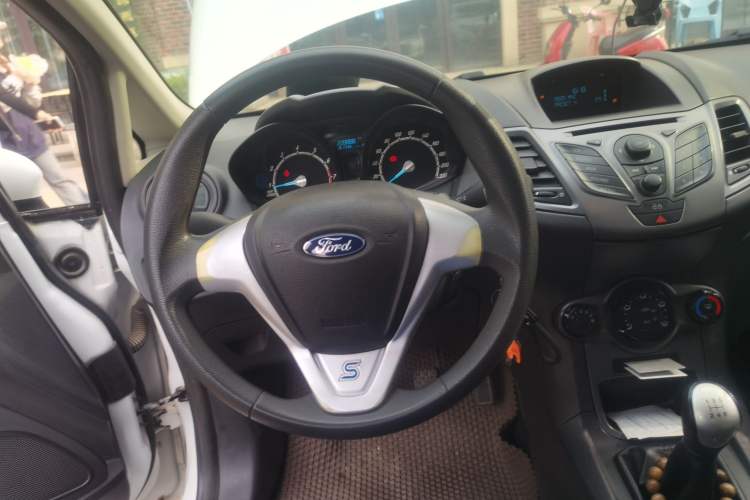 Used Ford Fiesta 2013 Sedan 1.5L Manual Fashion Edition Steering Wheel