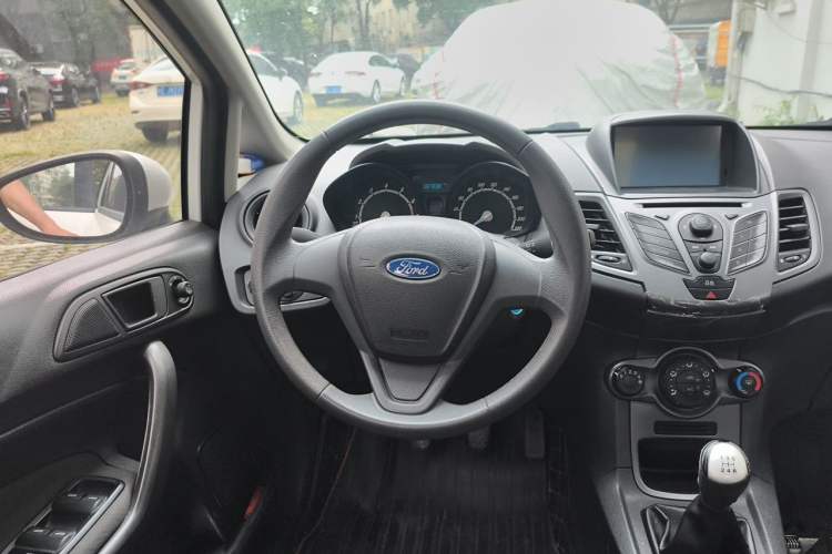 Used Ford Fiesta 2013 Sedan 1.5L Manual Fashion Edition Steering Wheel