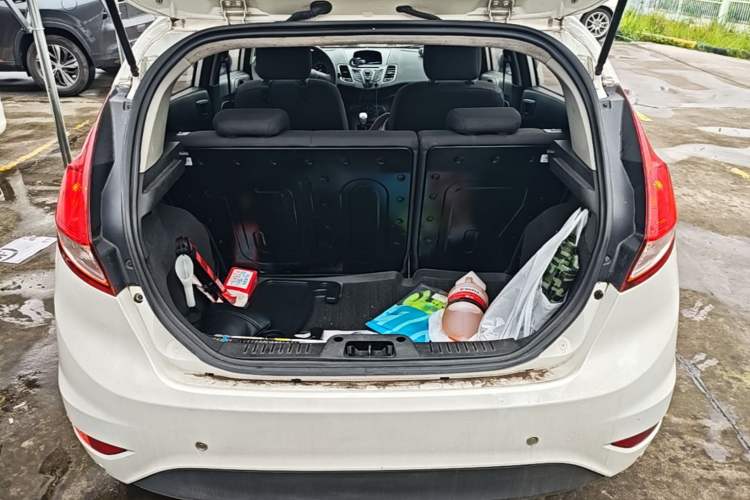 Used Ford Fiesta 2013 Hatchback 1.5L Manual Fashion Edition Trunk