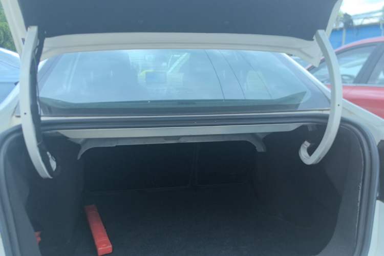 Used Ford Fiesta 2013 Sedan 1.5L Manual Fashion Edition Trunk