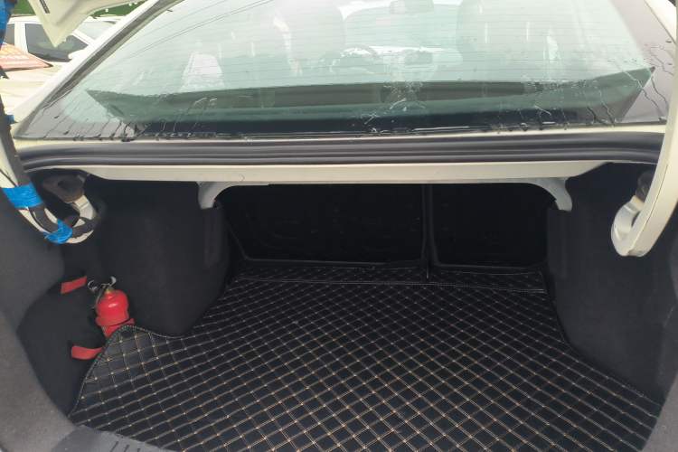 Used Ford Fiesta 2013 Sedan 1.5L Manual Fashion Edition Trunk