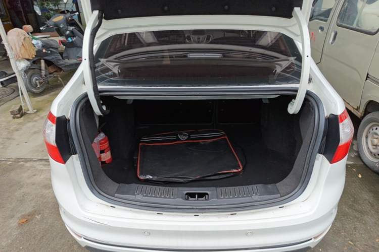 Used Ford Fiesta 2013 Sedan 1.5L Manual Fashion Edition Trunk
