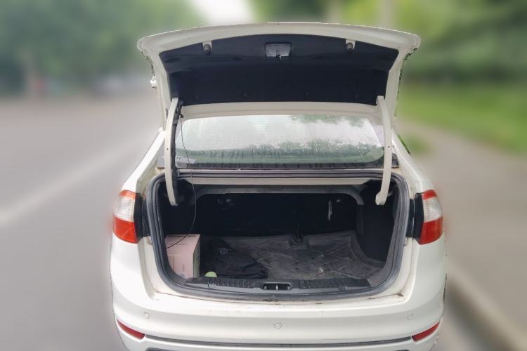 Used Ford Fiesta 2013 Sedan 1.5L Manual Fashion Edition Trunk
