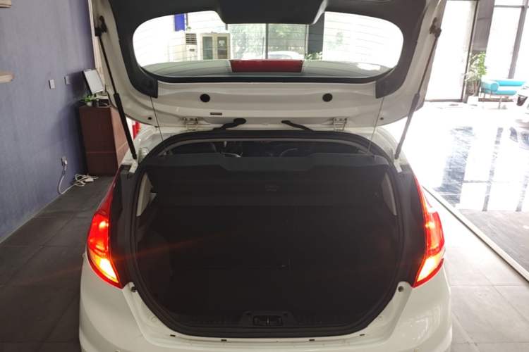 Used Ford Fiesta 2013 Hatchback 1.5L Automatic Fashion Edition Trunk