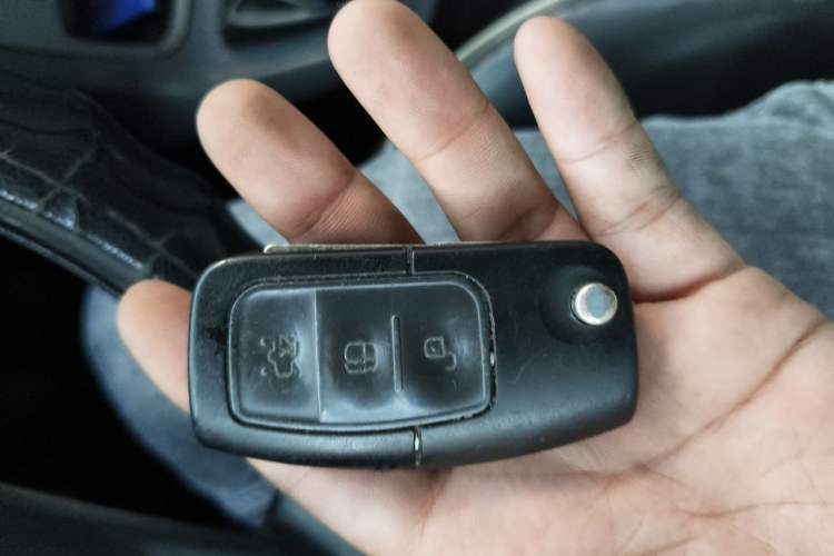 Used Ford Fiesta 2013 Sedan 1.5L Manual Fashion Edition Vehicle Key