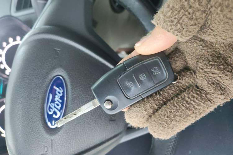 Used Ford Fiesta 2013 Sedan 1.5L Automatic Fashion Edition Vehicle Key