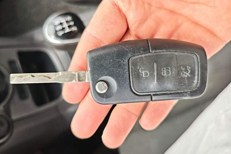 Used Ford Fiesta 2013 Sedan 1.5L Manual Fashion Edition Vehicle Key
