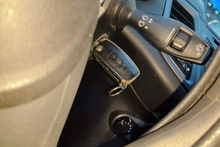 Used Ford Fiesta 2013 Sedan 1.5L Manual Fashion Edition Vehicle Key