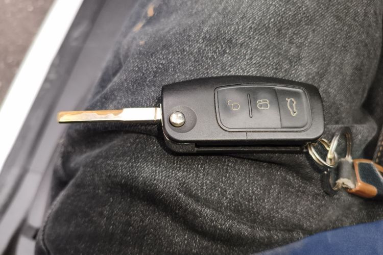 Used Ford Fiesta 2013 Sedan 1.5L Manual Fashion Edition Vehicle Key