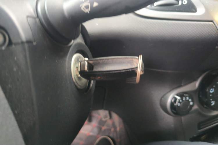 Used Ford Fiesta 2013 Sedan 1.5L Manual Fashion Edition Vehicle Key
