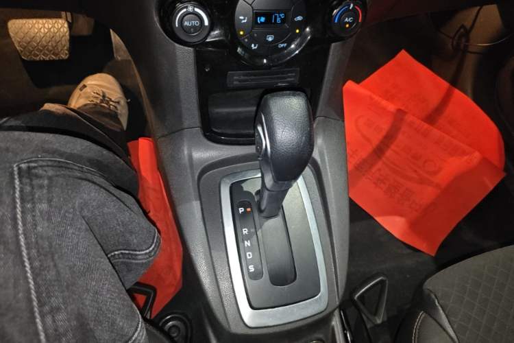 Used Ford Fiesta 2014 Hatchback 1.0 GTDi Automatic Dynamic Model Gear Lever