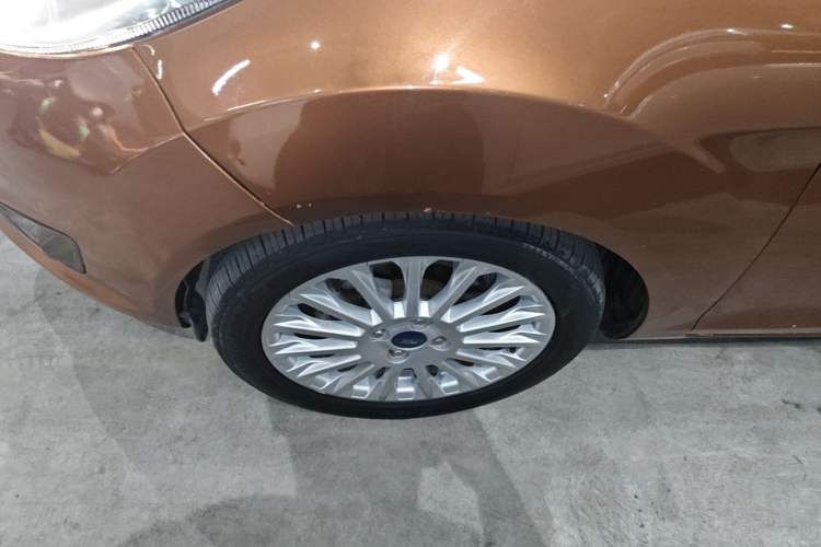 Used Ford Fiesta 2014 Hatchback 1.0 GTDi Automatic Dynamic Model Left Front Wheel Hub