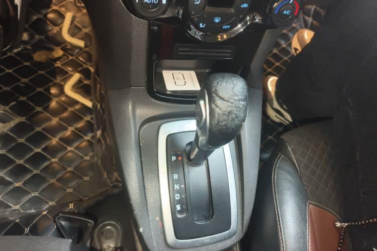 Used Ford Fiesta 2014 Hatchback 1.0 GTDi Automatic Dynamic Model Gear Lever