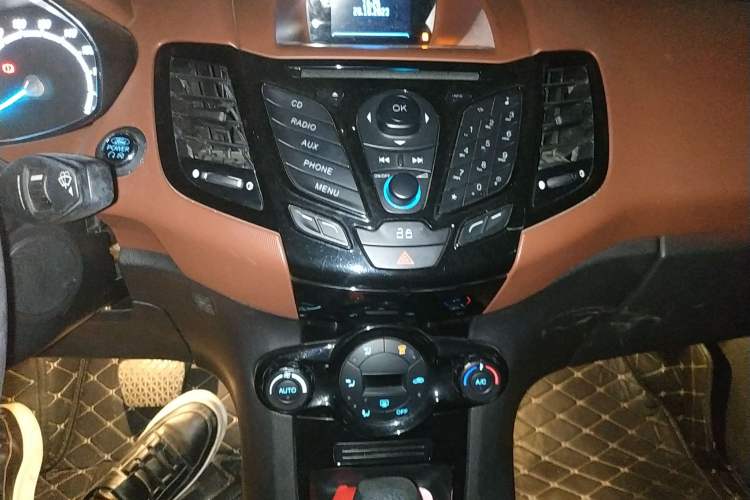 Used Ford Fiesta 2014 Hatchback 1.0 GTDi Automatic Dynamic Model Audio And AC Panel