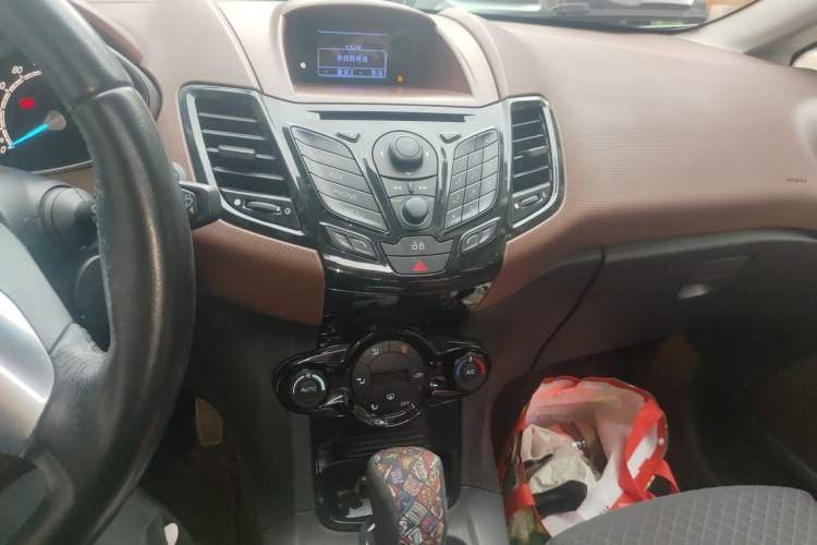 Used Ford Fiesta 2014 Hatchback 1.0 GTDi Automatic Dynamic Model Audio And AC Panel