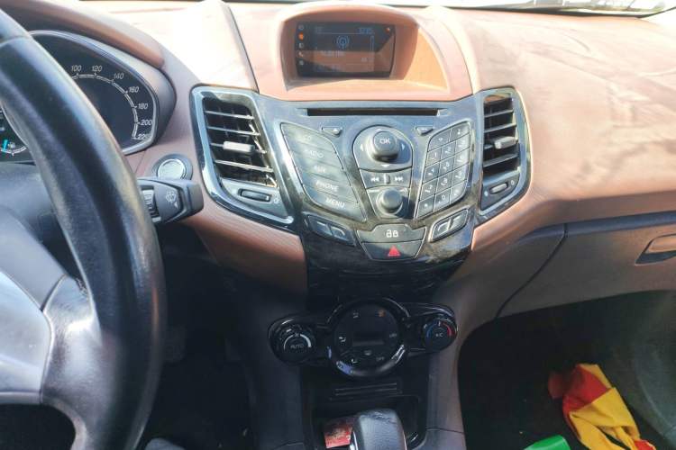 Used Ford Fiesta 2014 Hatchback 1.0 GTDi Automatic Dynamic Model Audio And AC Panel