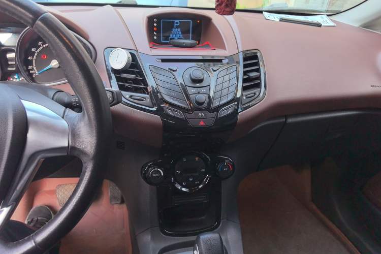 Used Ford Fiesta 2014 Hatchback 1.0 GTDi Automatic Dynamic Model Audio And AC Panel