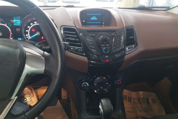 Used Ford Fiesta 2014 Hatchback 1.0 GTDi Automatic Dynamic Model Audio And AC Panel