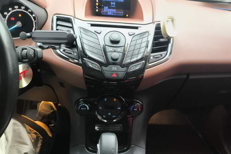 Used Ford Fiesta 2014 Hatchback 1.0 GTDi Automatic Dynamic Model Audio And AC Panel