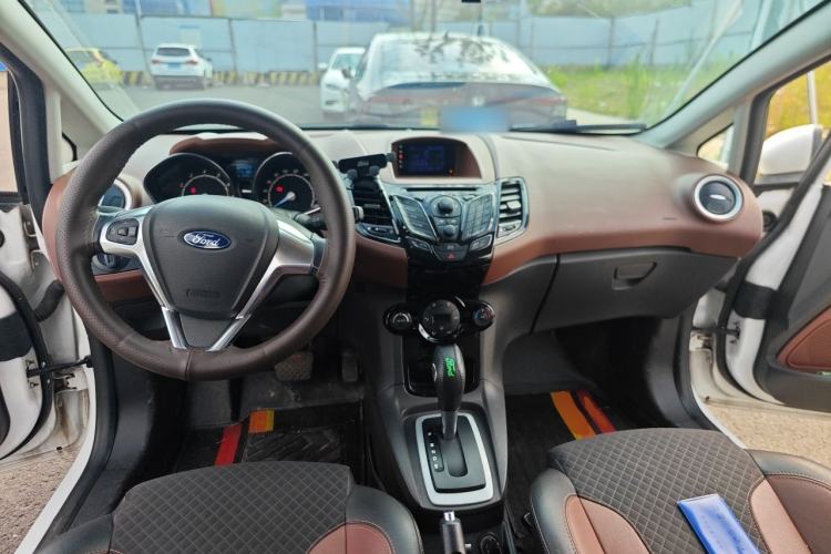 Used Ford Fiesta 2014 Hatchback 1.0 GTDi Automatic Dynamic Model Center Console