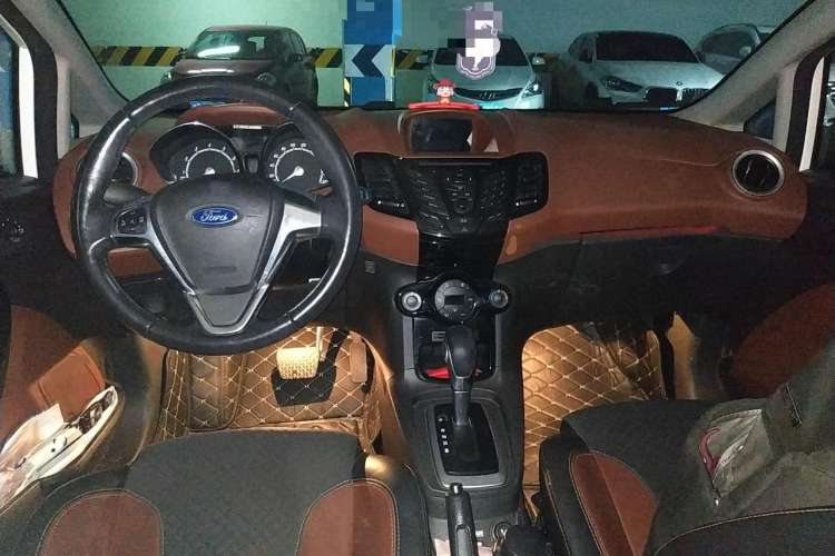 Used Ford Fiesta 2014 Hatchback 1.0 GTDi Automatic Dynamic Model Center Console
