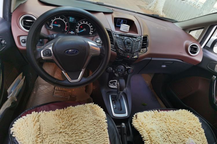 Used Ford Fiesta 2014 Hatchback 1.0 GTDi Automatic Dynamic Model Center Console
