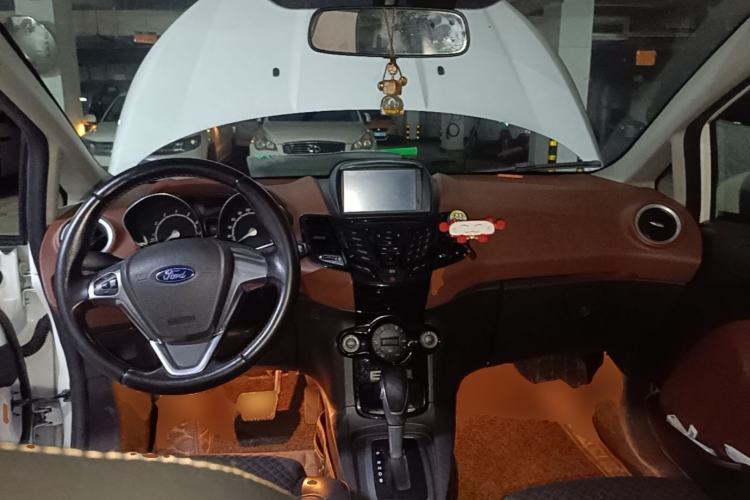 Used Ford Fiesta 2014 Hatchback 1.0 GTDi Automatic Dynamic Model Center Console