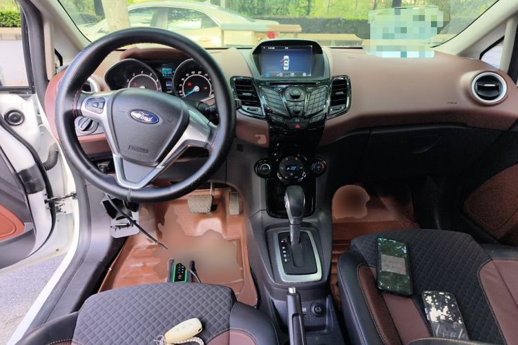 Used Ford Fiesta 2014 Hatchback 1.0 GTDi Automatic Dynamic Model Center Console