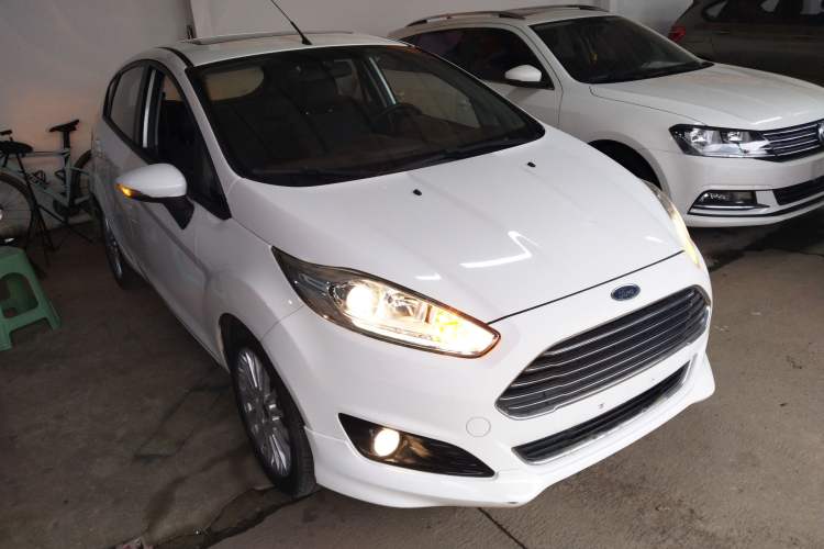 Used Ford Fiesta 2014 Hatchback 1.0 GTDi Automatic Dynamic Model Exterior 2