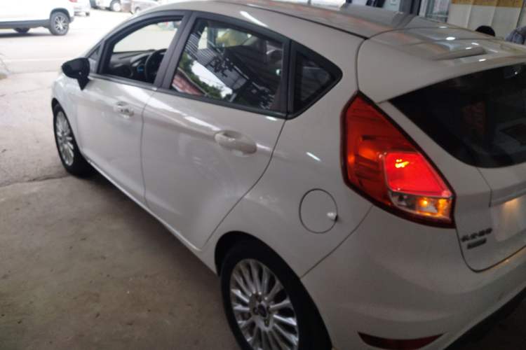 Used Ford Fiesta 2014 Hatchback 1.0 GTDi Automatic Dynamic Model Exterior 3