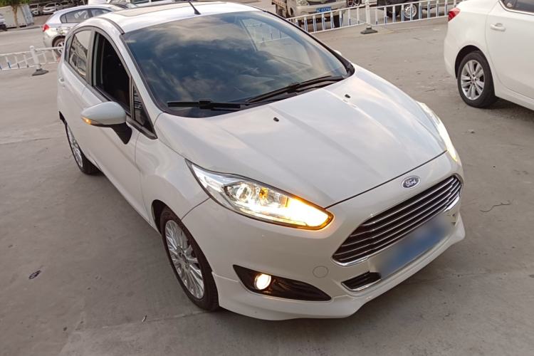 Used Ford Fiesta 2014 Hatchback 1.0 GTDi Automatic Dynamic Model Front Right 45 Deg