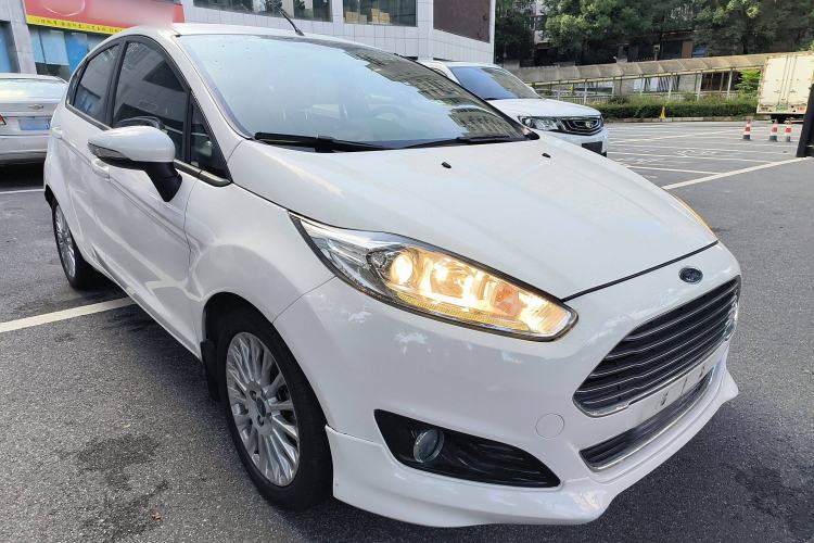 Used Ford Fiesta 2014 Hatchback 1.0 GTDi Automatic Dynamic Model Front Right 45 Deg