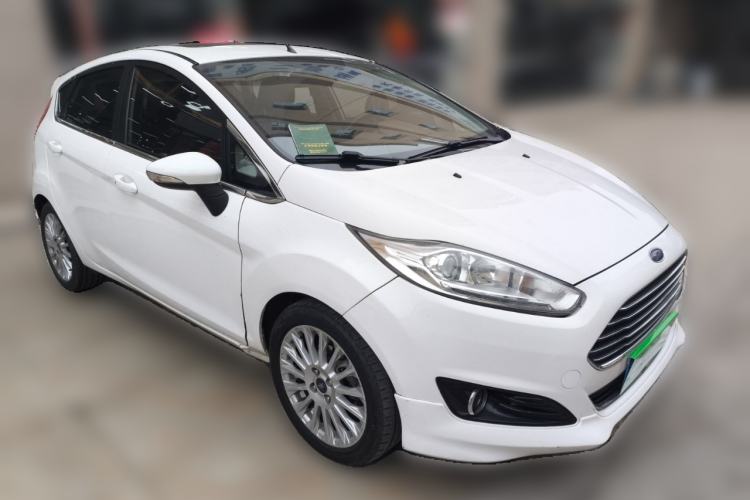 Used Ford Fiesta 2014 Hatchback 1.0 GTDi Automatic Dynamic Model Front Right 45 Deg
