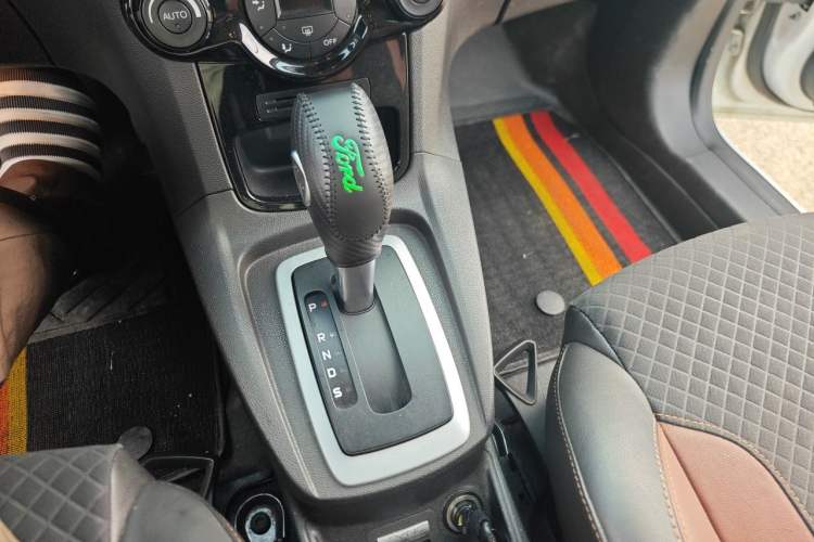 Used Ford Fiesta 2014 Hatchback 1.0 GTDi Automatic Dynamic Model Gear Lever