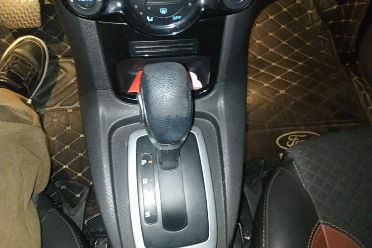 Used Ford Fiesta 2014 Hatchback 1.0 GTDi Automatic Dynamic Model Gear Lever