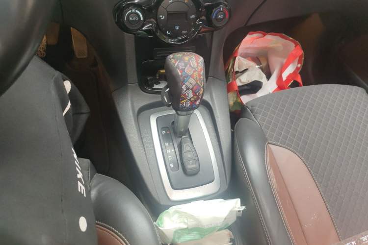 Used Ford Fiesta 2014 Hatchback 1.0 GTDi Automatic Dynamic Model Gear Lever