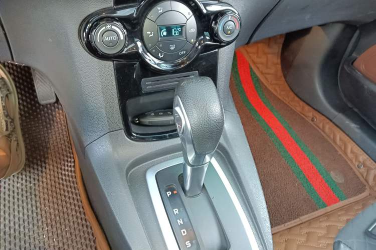 Used Ford Fiesta 2014 Hatchback 1.0 GTDi Automatic Dynamic Model Gear Lever