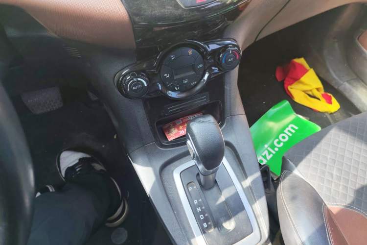 Used Ford Fiesta 2014 Hatchback 1.0 GTDi Automatic Dynamic Model Gear Lever