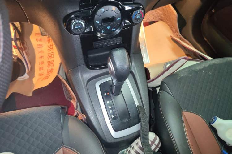 Used Ford Fiesta 2014 Hatchback 1.0 GTDi Automatic Dynamic Model Gear Lever