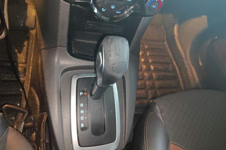 Used Ford Fiesta 2014 Hatchback 1.0 GTDi Automatic Dynamic Model Gear Lever